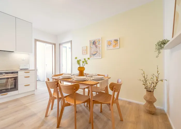 Bright 2Br - 5Th Floor, Balcony, Free Parking By Gravity Prague