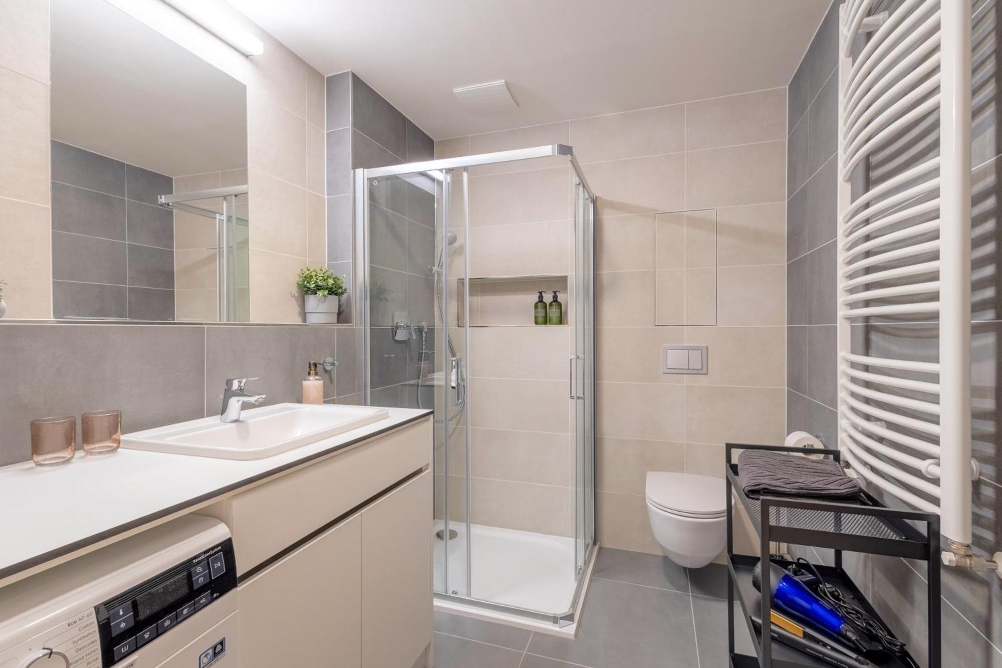 Apartamento Bright 2br - 5th Floor, Balcony, Free Parking By Gravity *