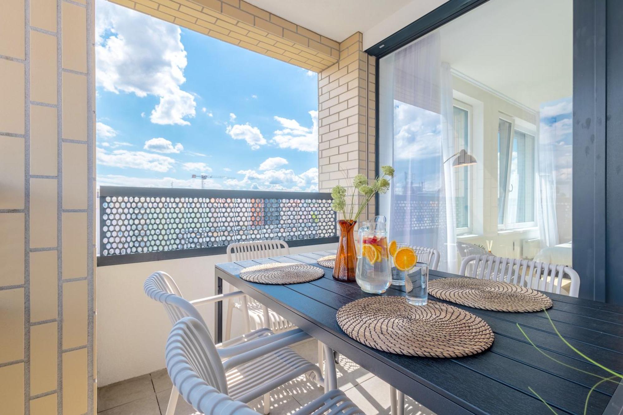 Bright 2br - 5th Floor, Balcony, Free Parking By Gravity Apartamento