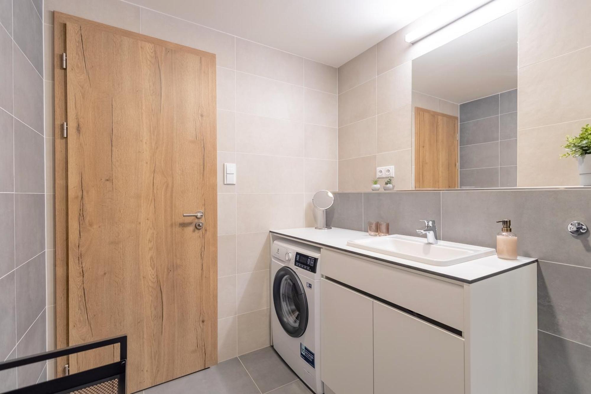Apartamento Bright 2br - 5th Floor, Balcony, Free Parking By Gravity