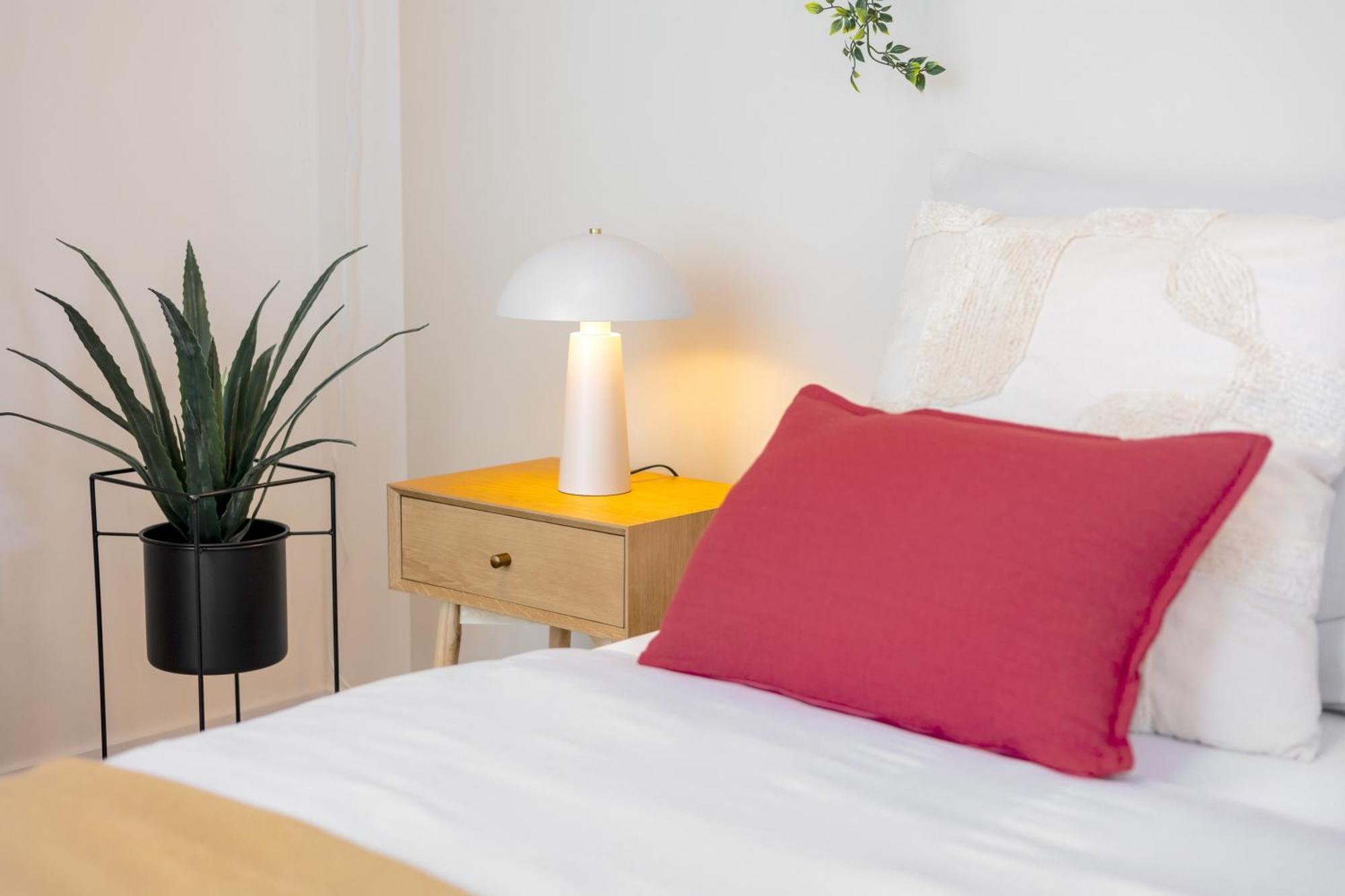 Bright 2br - 5th Floor, Balcony, Free Parking By Gravity Apartamento *